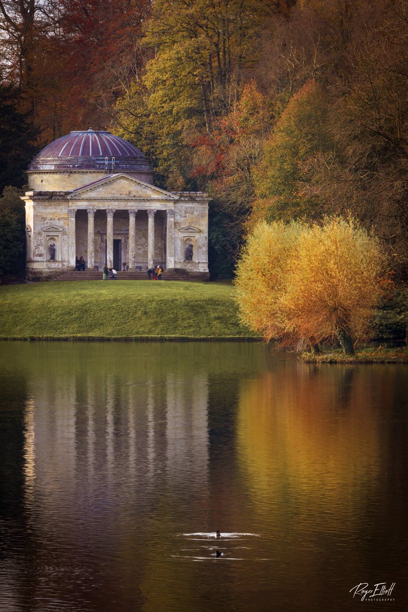 REPhotography7's tweet photo. The last of the autumn colour from @nationaltrust  Stourhead. @LEEFilters @AP_Magazine @BBCEarth @BBCWiltshire @BBCSpringwatch #Autumn #WexMondays #fsprintmonday #stourhead #MondayMood https://t.co/IOWLahlGZ4