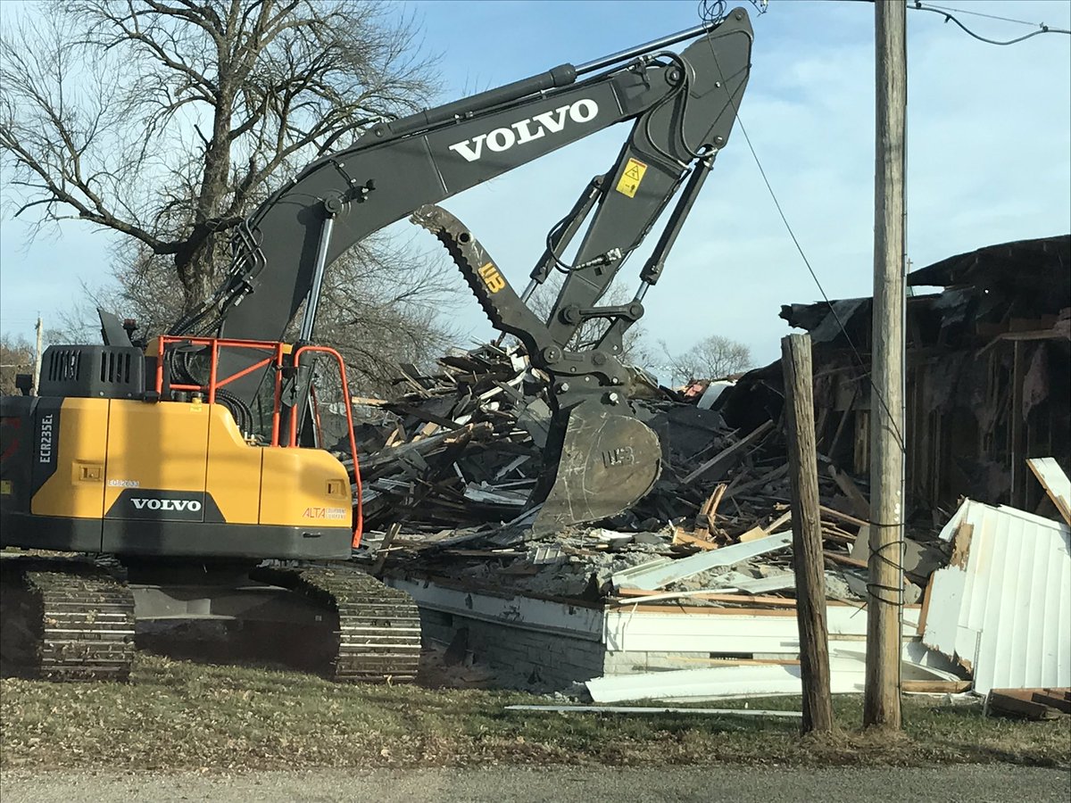 RyanCurry81's tweet photo. @VolvoCE_NA ECR235 making short work of this house demolition. @AltaEquipment providing best in class rental equipment for all of your needs. https://t.co/VBtn57FWW2