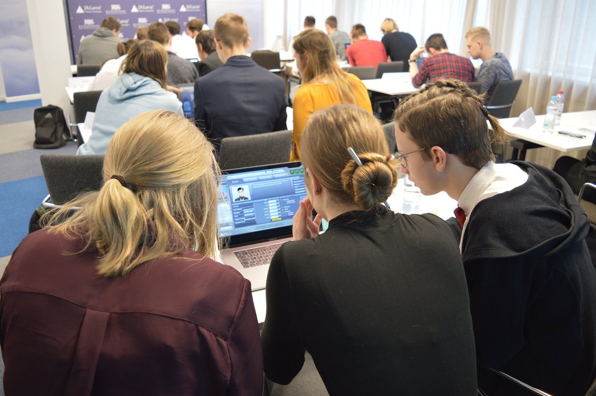 12.a klases skolēnu komanda izcīna 1.vietu biznesa simulācijas spēles TITAN čempionāta reģionālajā kārtā! Apsveicam! 😊😎🥳🌟