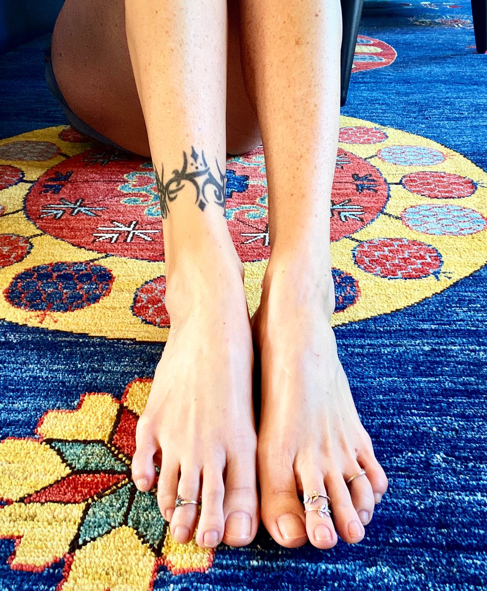 PHensile's tweet photo. These toes go to eleven... #longtoes #footfetish #prettyfeet #sexyfeet #isellfeetpics #feetpics #longersecondtoe #soles #solesfetish #toefetish https://t.co/Ur2wU5FEcc