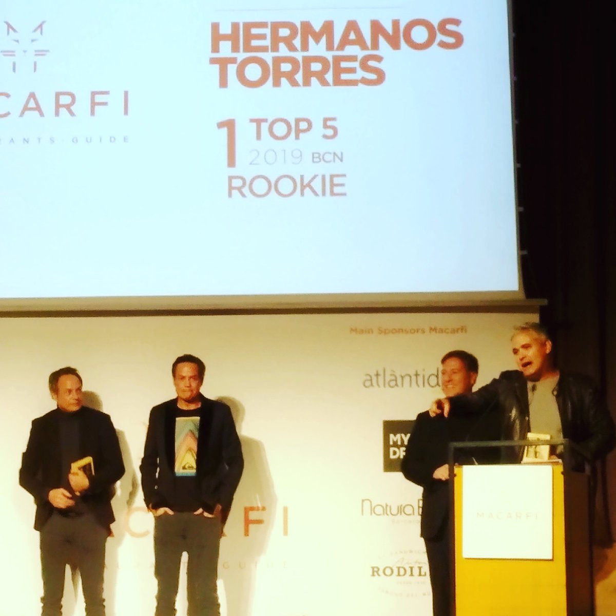 7canibales's tweet photo. Premios Rookies del año de la @Macarfi_Guide:
@HermanosTorres y Pur en Barcelona, y @Rest_Salino en Madrid. Felicidades! https://t.co/Ggo1TRHr1p