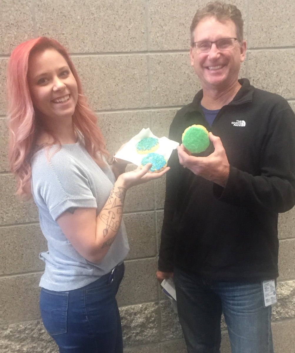 Brian_Begley66's tweet image. We are so thankful for the kind and generous ⁦@MillardNorthHS⁩ parent who delivered 170 Eileen’s cookies today in appreciation for our dedicated teachers!  Pictured - Art teachers Mallory Williams @BrisboisTony #SupportiveParents