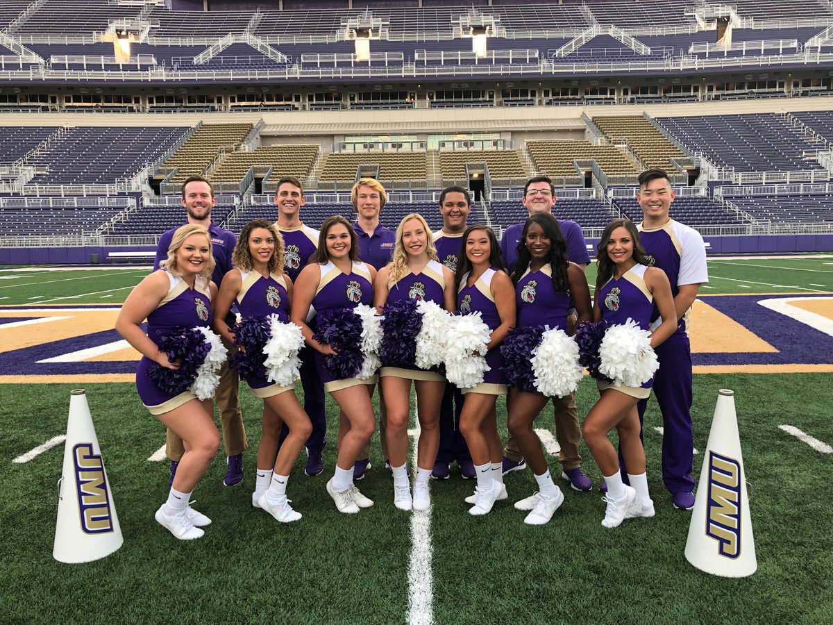 JMUCheerleading's tweet photo. We had a great final home game in Bridgeforth Stadium.  Thank you SENIORS for a great season!  See you in the FCS Playoffs.  #GoDUKES #SENIORS https://t.co/wewFG7UC1k