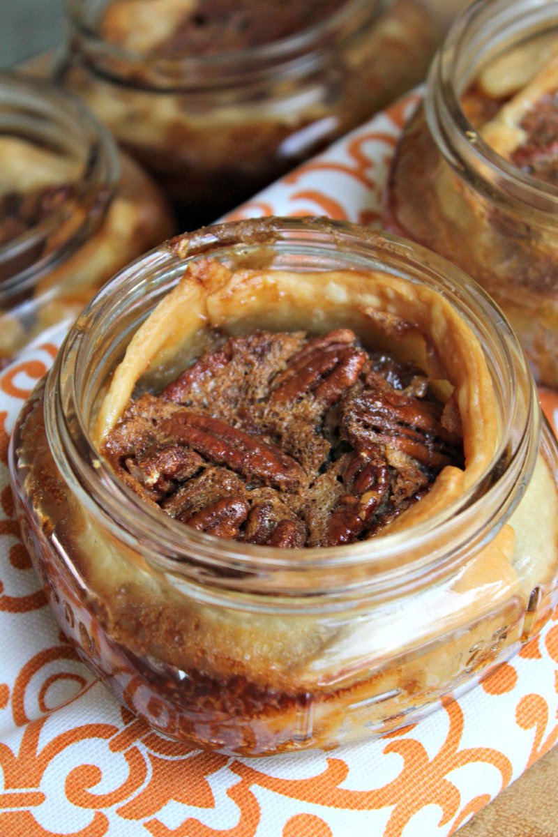 addicted2recipe's tweet photo. Mini Maple Pecan Pies. In a mason jar. Enough said. #ThanksgivingRecipes 

https://t.co/SZ68pljD4c https://t.co/y3Wh7RbN9r