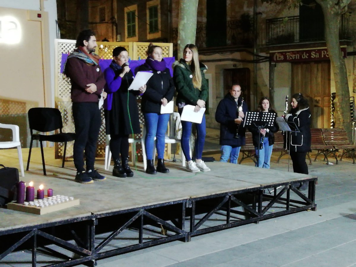 EOBunyola's tweet photo. Avui a Bunyola #Reaccionem i ens concentram a Sa Plaça per alçar la veu contra les violències masclistes. 💜 #DiaContraLaViolenciaDeGenere #25Nov #NiUnaMenys https://t.co/HgXi2gqqxA
