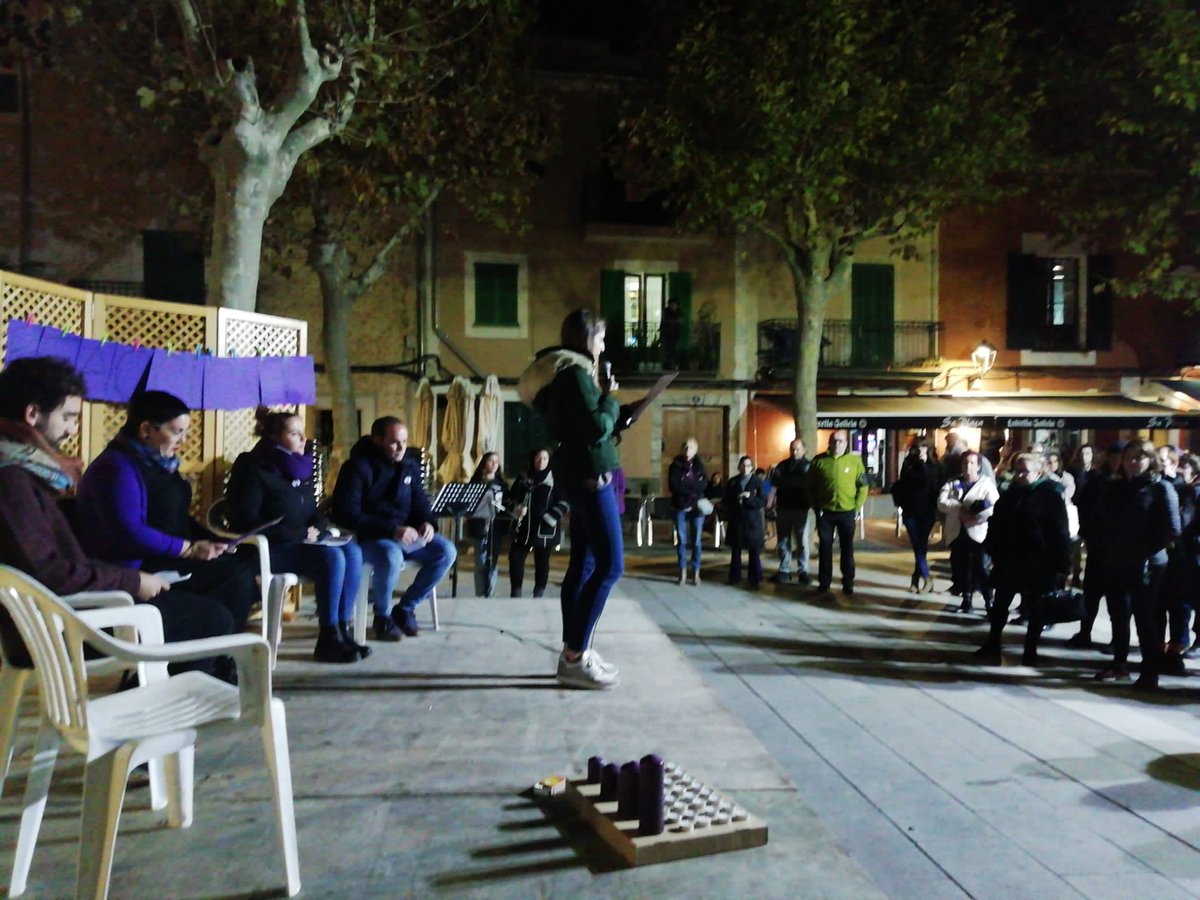 Avui a Bunyola #Reaccionem i ens concentram a Sa Plaça per alçar la veu contra les violències masclistes. 💜 #DiaContraLaViolenciaDeGenere #25Nov #NiUnaMenys