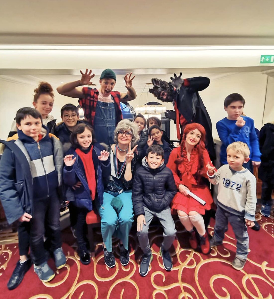 Ninoo_Asso's tweet photo. Les #ninookids ont adoré le spectacle au #theatredesnouveautes c’était tellement drôle 🤩 merci @liloufogli merci à Maria, merci @PascalLegrosOff https://t.co/0sSj7GPEb6