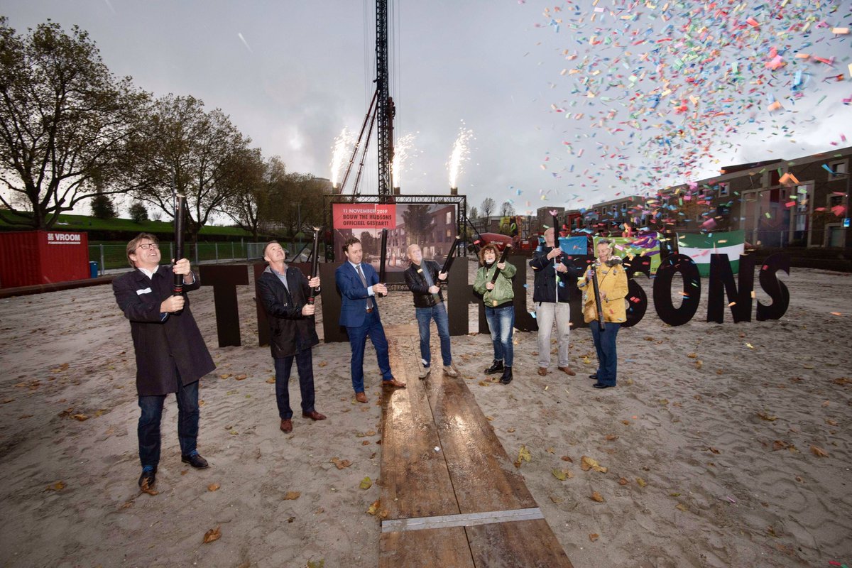 TheHudsonsRdam's tweet photo. Op donderdag 28 november start de verkoop van The Hudsons blok 5. Je laatste kans op een stadwoning mét achtertuin ín de stad. En met de hele leuke buren van Blok 1-4. Check de video van de start bouw onlangs! In West wordt je wereld groter! https://t.co/OKjfbbderP. https://t.co/T8PTWNlY7U