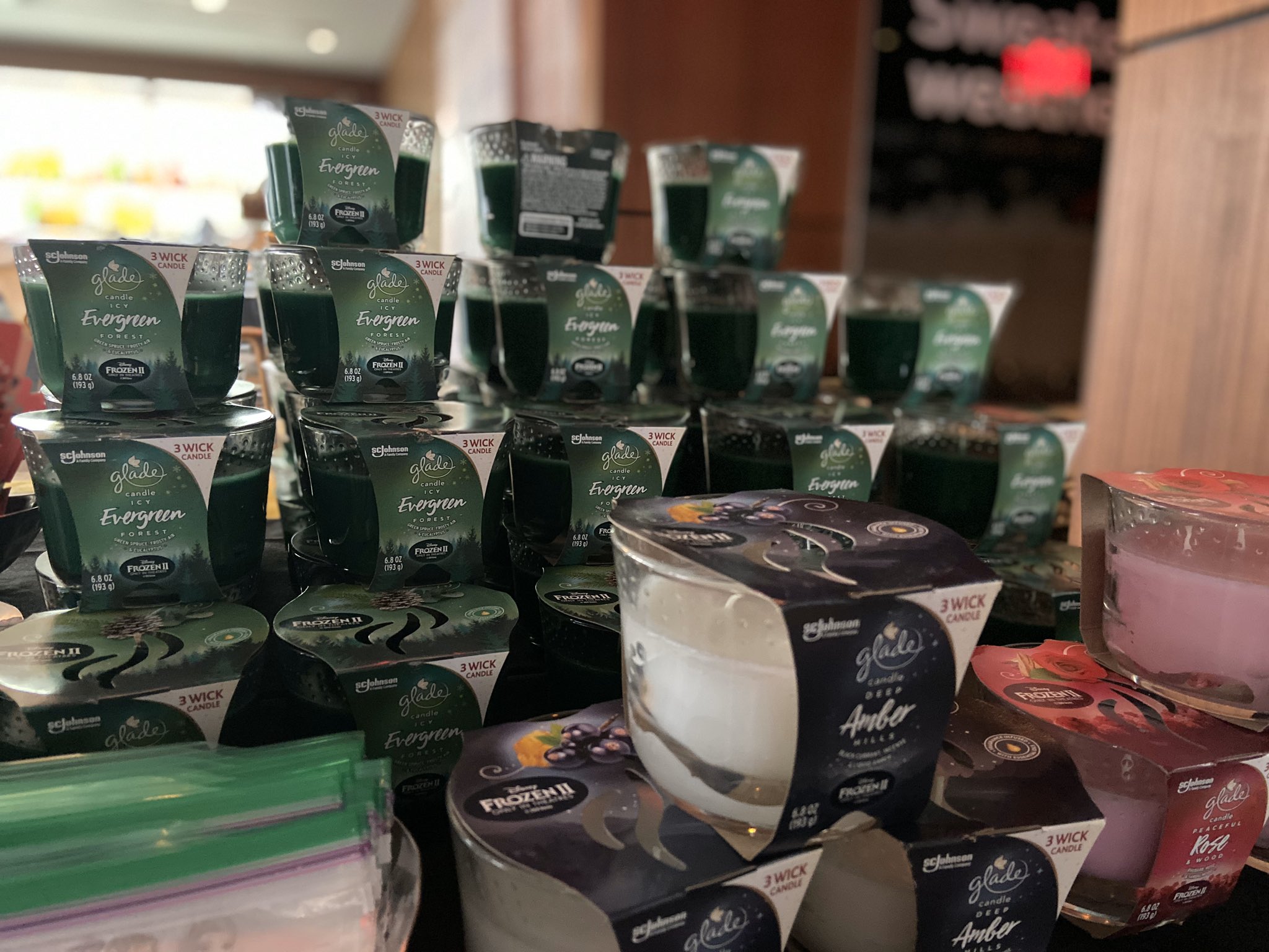 Kami Allen On Twitter Loving These Holiday Themed Scents From Glade The Evergreen Reminds Me Of My Childhood And Those Fresh Cut Christmas Trees Frozen2moms Https T Co Xmzhdzlnol