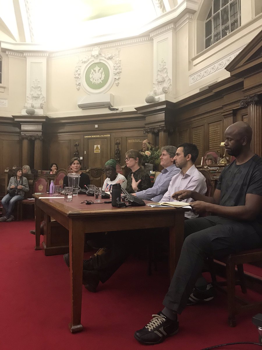 Big turnout for @air_parents @MumsForLungs on school streets - when will we shut #holloway road for the Grafton School school street @IslingtonBC