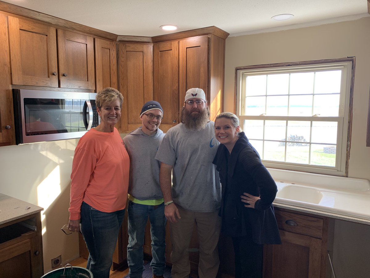 fedulchak's tweet photo. Had a chance to meet Josh and Zack with Cutting Edge today! The customer was so happy with her CTop, she had to jump in our photo 😁 #ServicesRock #LetUsDoIt4You @BGHomeDepot3864 @t_renard_ https://t.co/Y5McPSRQ8L