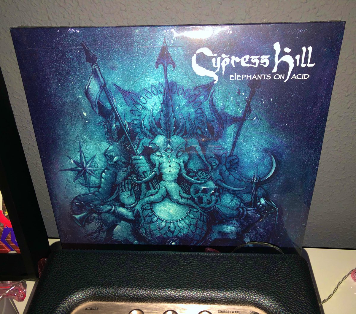 RealLopeor's tweet photo. Ya me ha llegado esto. Mierda de la buena. #cipresshill #EllephansOnAcid https://t.co/21oNugu08A