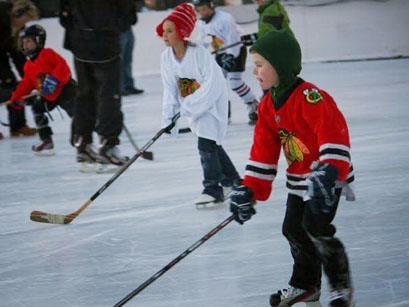 Learn to play ice hockey for FREE at this year's <a href="/NHLBlackhawks/">Chicago Blackhawks</a> 🏒clinics. The first session is Dec. 7 at Warren Park, 6601 N. Western Ave. *Skates and equipment will be provided at no cost. Register today! 👉 ow.ly/mLB630pWkpN #IceHockeyClinics