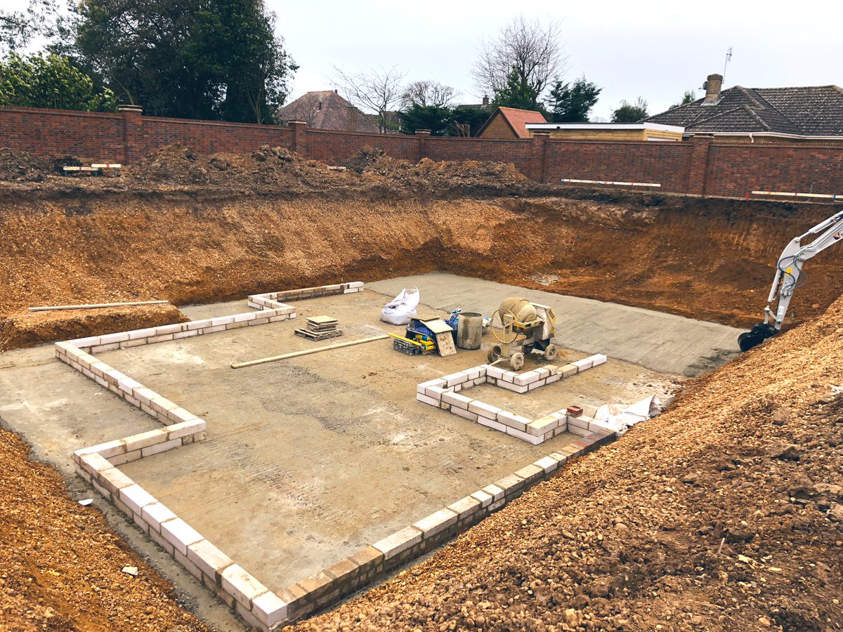 SQB2001's tweet photo. Blinding down and blocks to form shutter for concrete slab https://t.co/whZ6fmVHnA