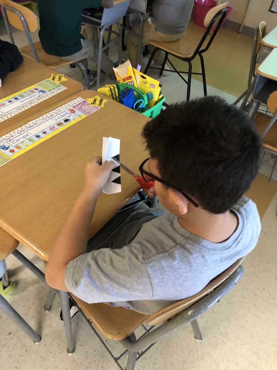 BluMonkey325's tweet photo. Woohoooo!!!! We finallyvstarted Science today 🧪 🤓 S’s had so much fun investigating how our muscles move. Thanks to @MysterySci Unit 1 #HumanMachines Mystery 1: How Do Our Biceps Move? “Hands on” is the best way to investigate! @AAAlbelementary #STEM #wcmm #FutureReady https://t.co/G9r0HSIzKD