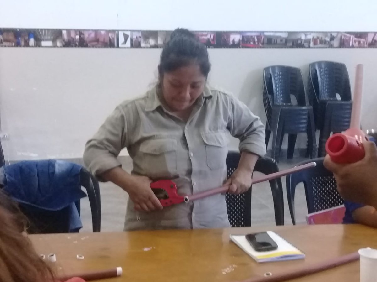Titulares de #HacemosFuturo #Salta, en la capacitación con la  Fundación <a href="/UOCRA/">UOCRA</a>,  en el curso de #Instalacion Sanitaria hoy conexiones 
#Inclusion #Competencias #habilidades
<a href="/MatiasKelly/">Matías Kelly</a> 
<a href="/gabyreal1/">Gabriela Real</a> 
<a href="/FacuRomeroSalta/">Facundo Romero Arias</a> 
<a href="/Sylvia23b1/">@Sylvia23b</a>