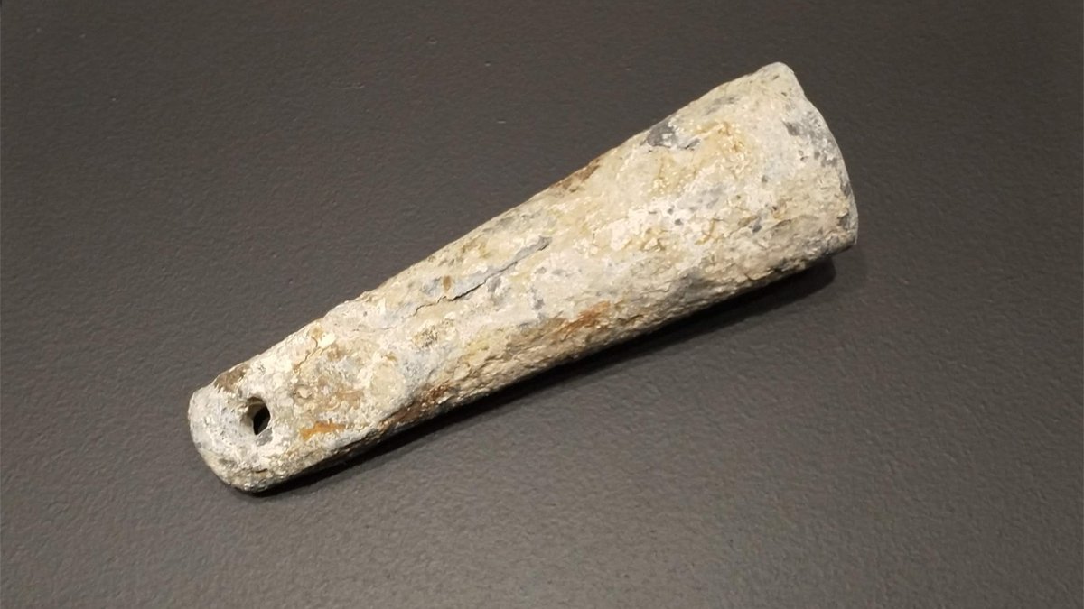 CulturaCCosmos's tweet photo. @Museo_Naval En esta segunda edición de #AstroNaval hemos podido conocer estos instrumentos:
▪️un astrolabio náutico del s.XVI.
▪️un cuadrante náutico de altura (reproducción de uno del s.XVI).
▪️un escandallo del año 1600.
▪️una ampolleta de media hora, s.XVI. https://t.co/jXzxYKUSt6