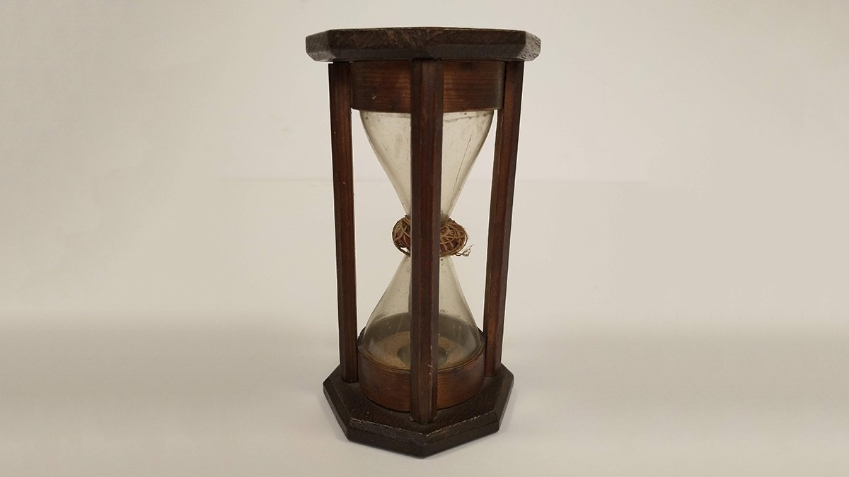 CulturaCCosmos's tweet photo. @Museo_Naval En esta segunda edición de #AstroNaval hemos podido conocer estos instrumentos:
▪️un astrolabio náutico del s.XVI.
▪️un cuadrante náutico de altura (reproducción de uno del s.XVI).
▪️un escandallo del año 1600.
▪️una ampolleta de media hora, s.XVI. https://t.co/jXzxYKUSt6