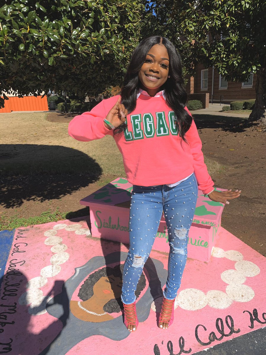 Hannah_Carnae's tweet photo. They knew I was Koming, just didn’t know how hard 💕💚 #PhirstDayOut https://t.co/t6eWzw4MaC