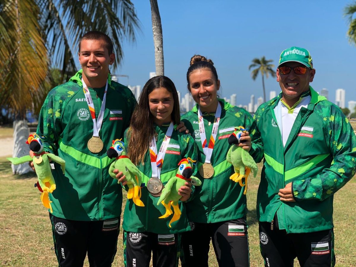 sofipalauwake's tweet image. Mi delegación ! Mi entrenador Alex Ocampo! Mi departamento ! Nuestros triunfos ! @IndeportesAnt #AntioquiaTeLlevoEnElAlma @FedesquiCol @MinDeporteCol @bolivar_2019