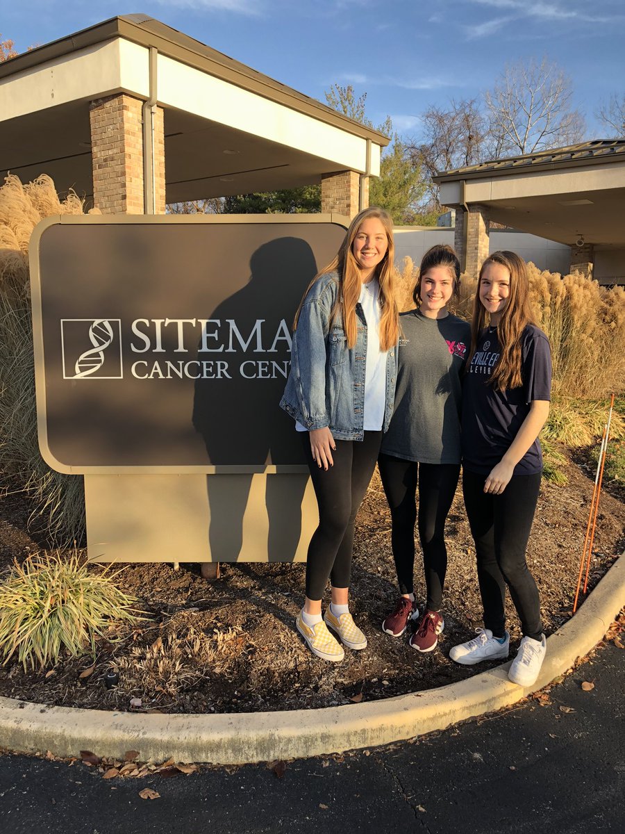 BELancerVB's tweet image. Today @WestVolleyball &amp;amp; @BELancerVB captains presented @SitemanCenter in Swansea w/ a check for $2615.00 in Mrs. Tonya Loehring’s name! These funds will be put towards the Patient Care Fund &amp;amp; hopefully help out many families. #2teams #1cause @BTHSEastLancers @BTHS201