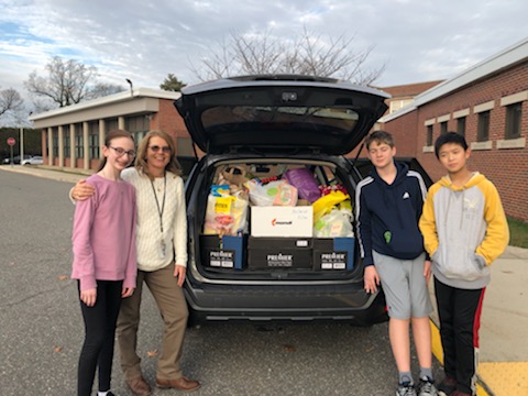 trishr85's tweet photo. So grateful to be part of the Garden City Middle School community. Students, teachers &amp; staff collected hundreds of food items to donate to a local food pantry. Thank you Robyn and Sue for organizing the drive through the student council! Happy Thanksgiving to all! @RMcMads https://t.co/yfxenAHQrh