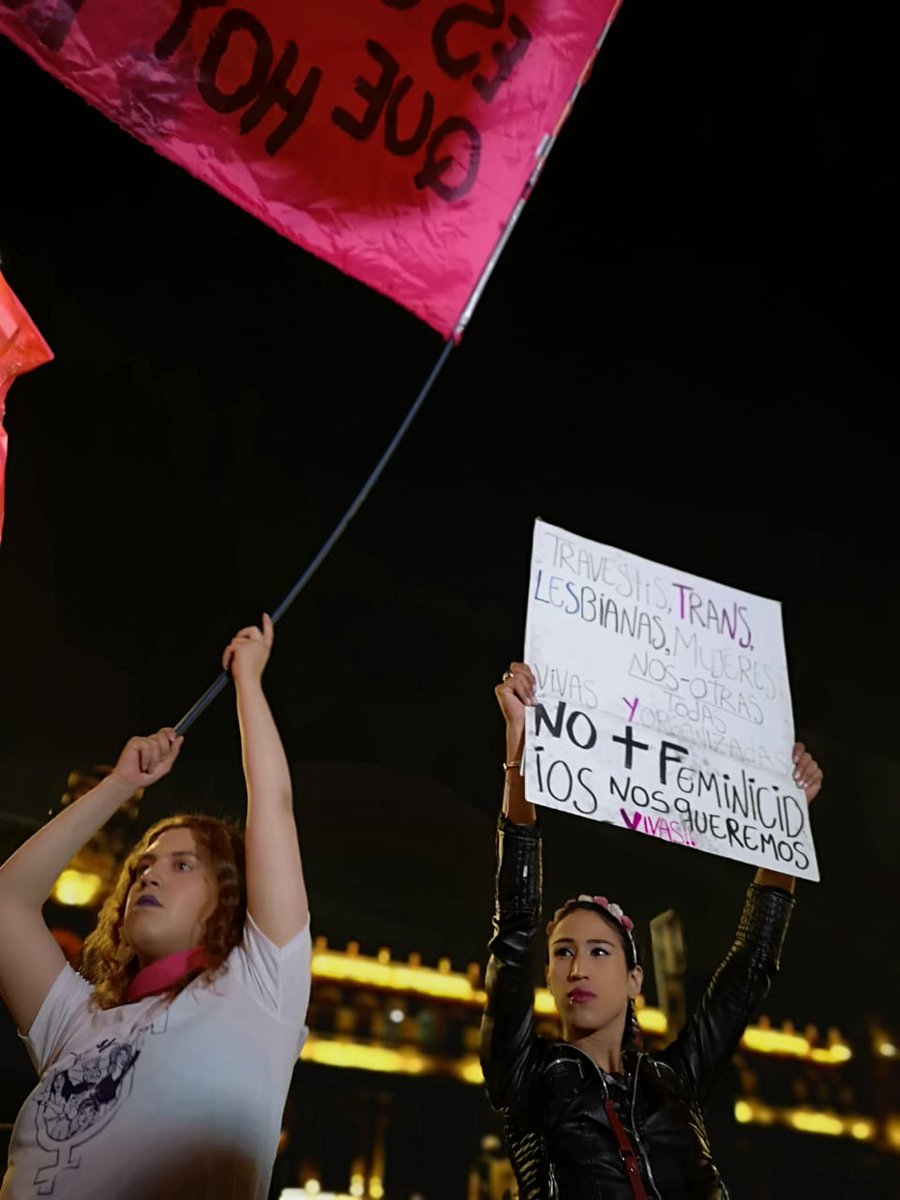 LuchadorasMX's tweet photo. ¡EL PATRIARCADO ESTÁ TEMBLANDO! PORQUE JUNTXS LO ESTAMOS TIRANDO

La lucha es por nuestras vidas. 
¡Qué arda lo que tenga que arder!

#FuimosTodas
#25N
#VivasNosQueremos
#ElFeminismoEsChido
#HastaQueLaDignidadSeHagaCostumbre https://t.co/tqpbWkSoed