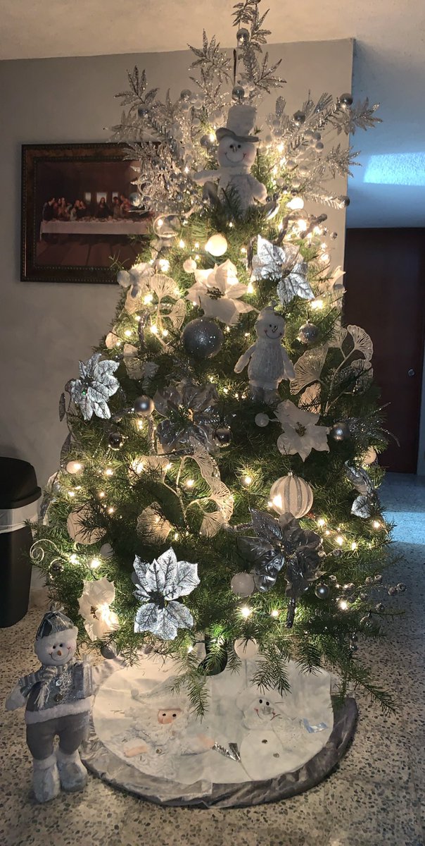 ennaaed's tweet photo. Solo para que vieran mi árbol 🌲🥰 https://t.co/xf3BDkZRzN
