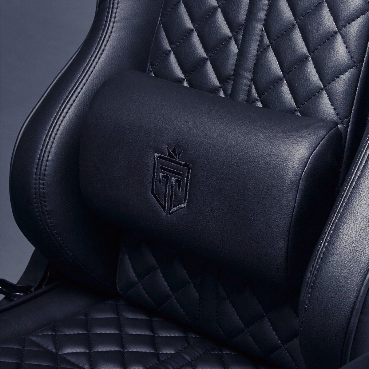 Who needs a <a href="/GTThrone/">GT Throne</a> to finish their setup? Let us know!

✅ Highest quality!
✅ Unrivaled comfort!
✅ Immersive experience!
✅ Financing available!

🛒: elv.gg/gtthrone