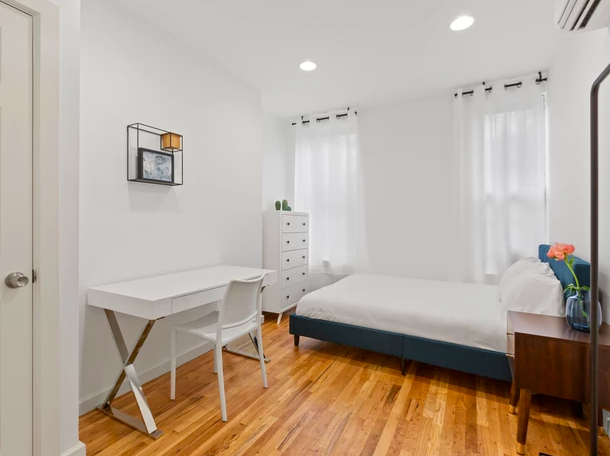 AlephLiving's tweet photo. Imagine moving to the city, and easily finding great roommates, private bedrooms, and top-furnished common spaces for a reasonable price? It's possible.
.
#coliving #colivingspace
#interior123 #interiordecor #Aleph #AlephLiving 
https://t.co/8Gf17ztH9I https://t.co/K3eKCoewKy