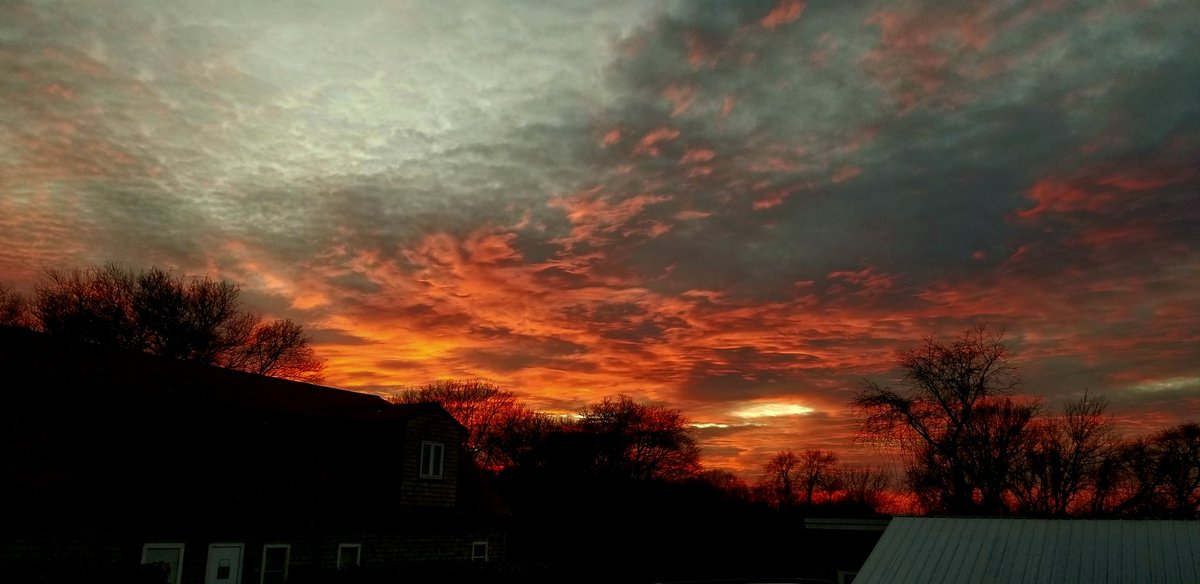 It's Monday and everything sucks. Except the sky over the vet's office tonight. #southcountyRI