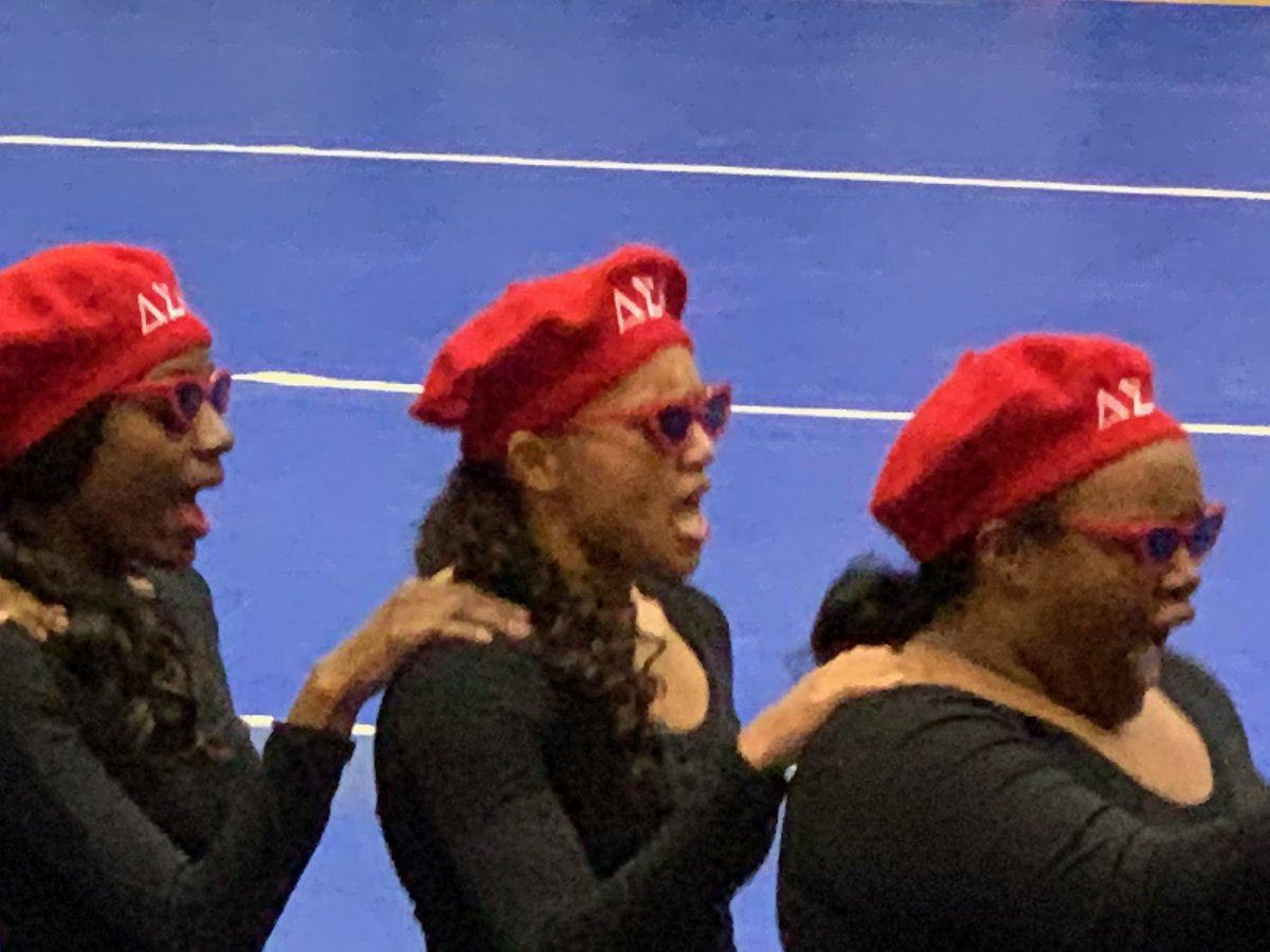 Sonjaowens1969's tweet photo. Proud mama is an understatement! To call my daughter my sister, my soror is a feeling that I can't put into words. Congratulations Savanna! #soliDSpiriT ❤🐘❤🐘❤🐘 https://t.co/nrIlfJMQd1
