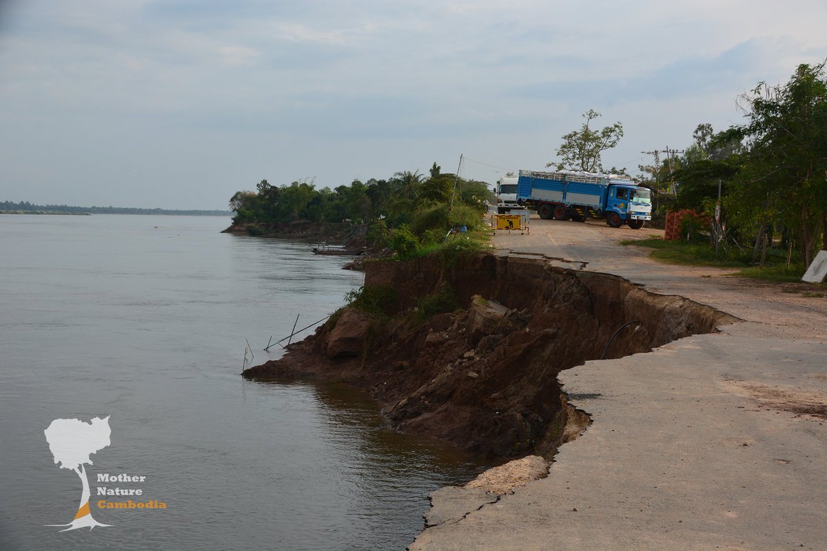 Another environmental crime unfolding in #Cambodia: #sandmining along the #Mekong, causing massive riverbank collapse and fish stock decline - all to build more condos for rich foreigners Excellent 8-minute video on this under-reported issue by @NewsHour youtube.com/watch?v=Tmyhep…