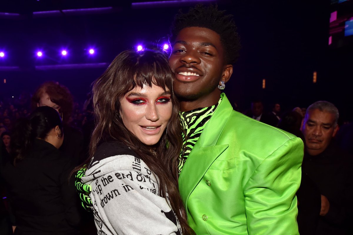 KeshaRose's tweet photo. .@LilNasX 🥳CONGRATULATIONS!!!! You’re breaking records and genre barriers !!!! So lovely to meet you and that fucking awesome suit 💕
📸 Jeff Kravitz / Getty https://t.co/dcvDCNgUPn