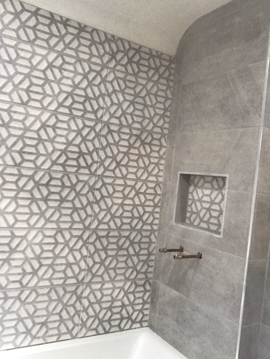 wall_pc's tweet image. Elegant bathroom. Feature wall inside the enclosure and the cubby hole @tilemasteradhes grout 3000 to finish off