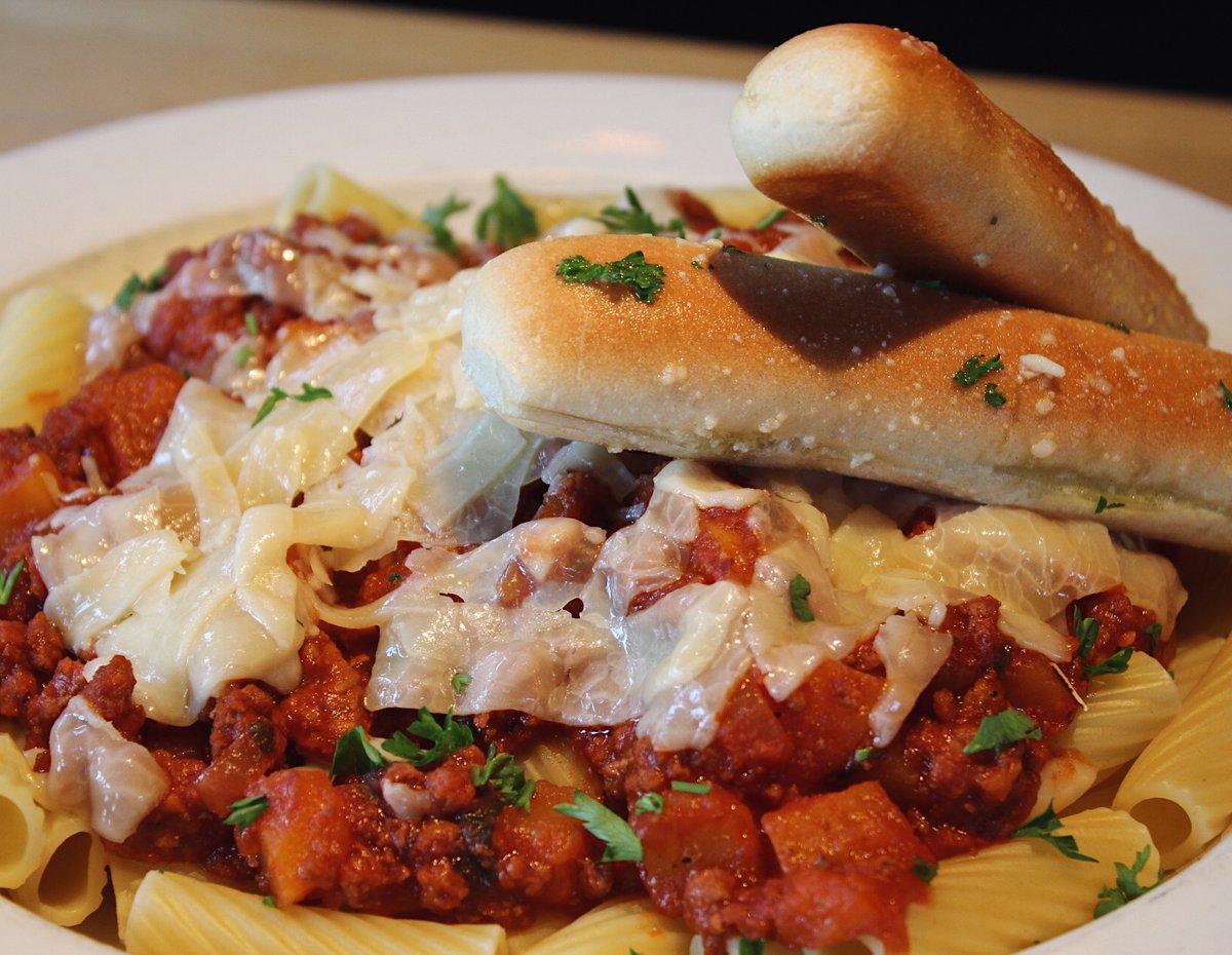 ClerysBOSTON's tweet photo. We can't get enough of our lamb bolognese with rigatoni, butternut squash and buttery garlic breadsticks! 👀🔥

 #bostoneats #foodblogger #bostondotcom #bostonma #bostonfood #eaterboston #bostonblogger #huffposttaste 
#clerysboston https://t.co/HrQ9XwcNnB