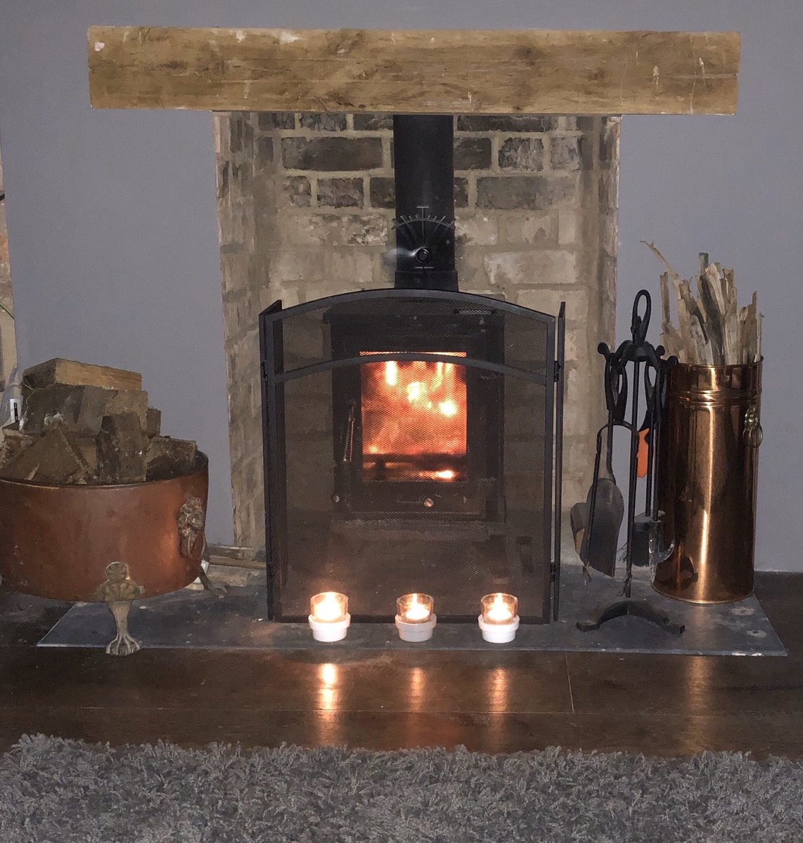 BuildersHalford's tweet photo. What winter nights are all about 🤗
#snug #woodburner #halfordbuilders #perfection #warmth #cosy #winternights #familybusiness #trustyourbuilder #gloucester #gloucestershire #freenoobligationquotation https://t.co/dNkjyU8Cey