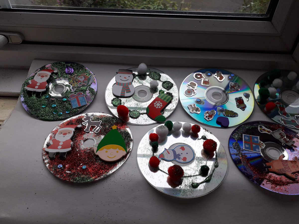Lovely afternoon @machenprimary decorating CDs for the Village Tree with help from Megan, Connie-Faith, Caroline and Mr Lloyd. 
Didn't get around all children so another session to be sorted soon. #ChristmasTree #Community
