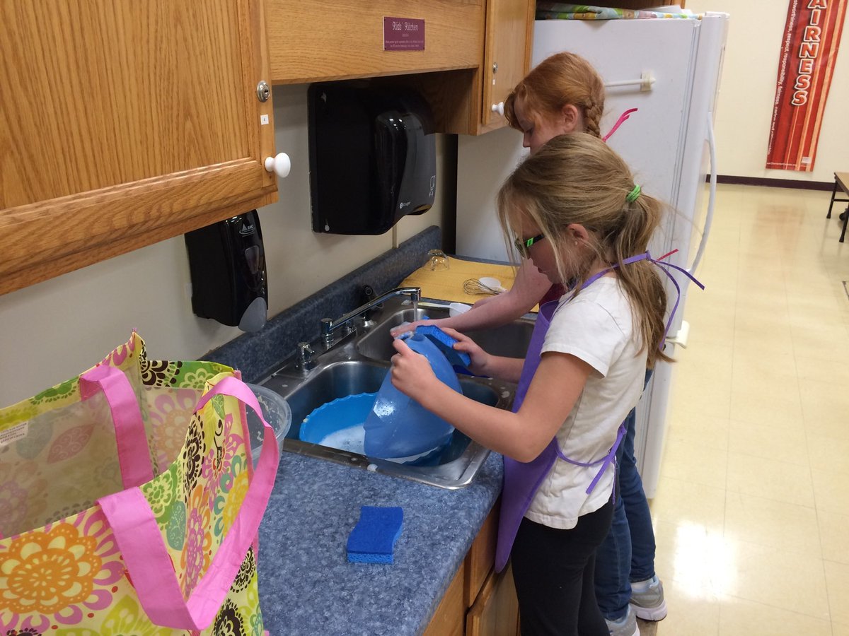 Here are a few pictures of our after school enrichment classes in session.... everyone is having a great time doing these fun classes: Baking, Chess, Spheros, Legos, Science Club, Nature Crafts, Ceramics, Basketball, Birdhouses- and so much more! Stay tuned!