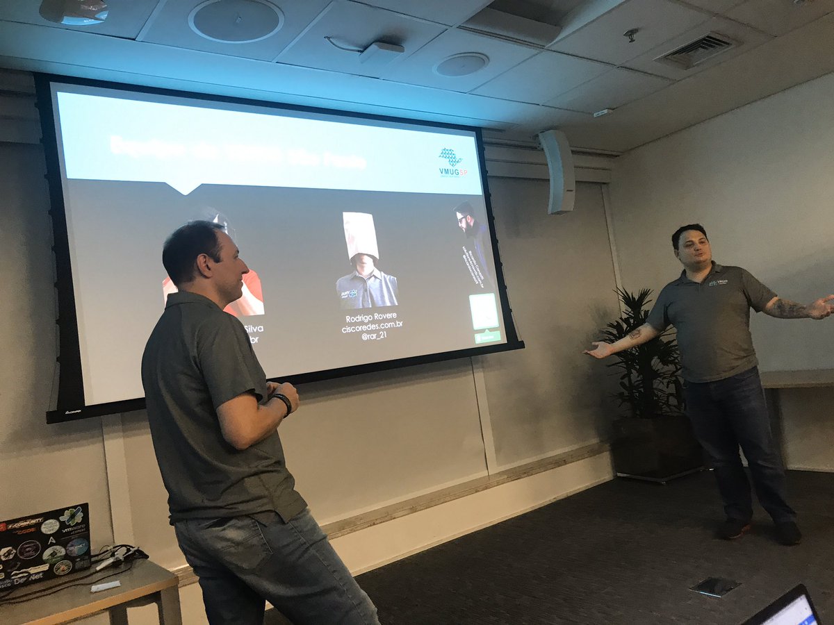 homelaber's tweet image. Bonito @wesmrt e Feioso @rar_21 dando início ao @vmugsp na @VMwareBrasil #VMUG @MyVMUG