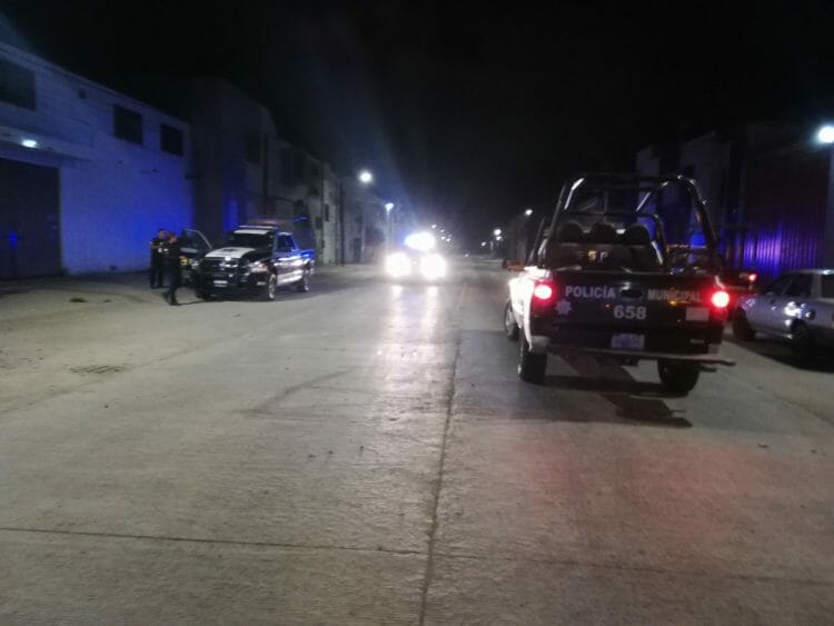ZonaFrancaMX's tweet photo. #Seguridad 🚨 | Matan a 3 mujeres y 2 hombres la noche del domingo en León #2Hombres #3Mujeres #5Muertos

#Entérate 👉 https://t.co/oq7oMiap8j https://t.co/QDUY1f9Vkc