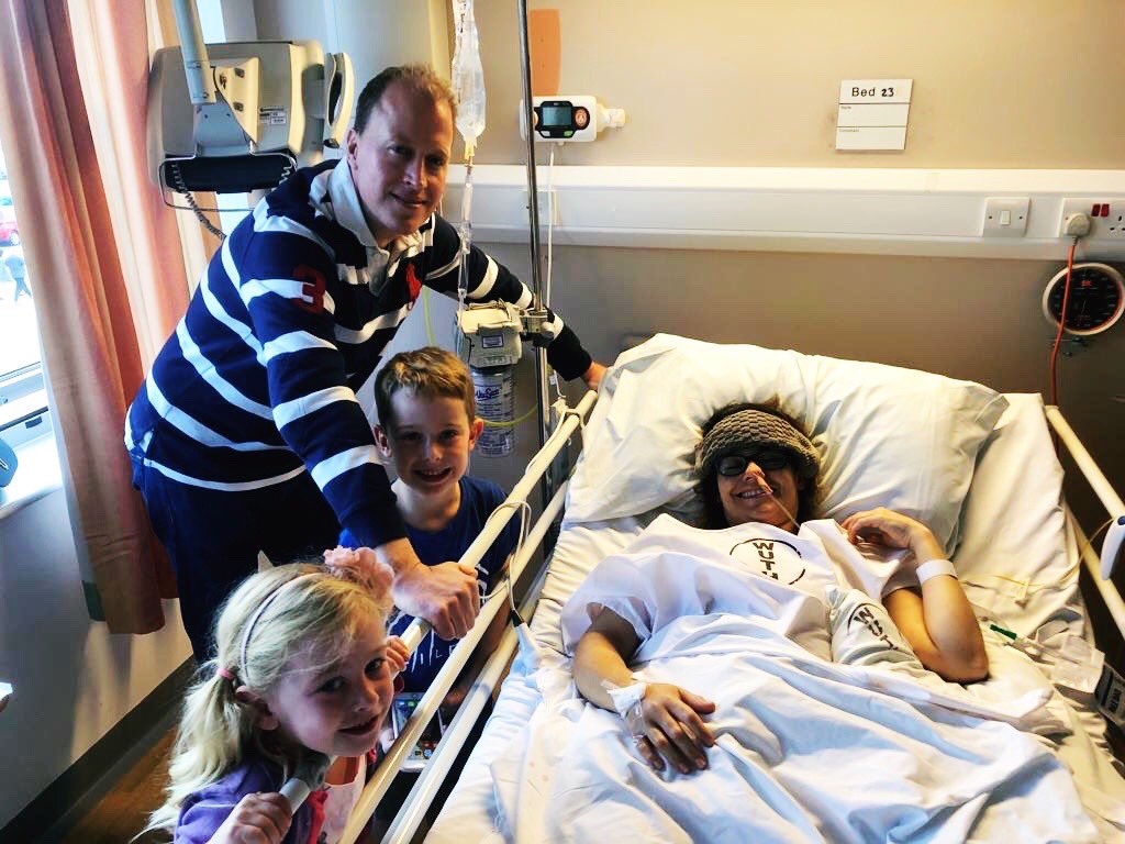 // NEW BLOG POST - FULL CIRCLE // Can’t read through it without crying. It’s as raw and honest as I can possibly be. Massive hesitation before pressing ‘publish’, but this is the reality of cancer.

swychingitup.com/2019/11/25/ful…

#bowelcancer #bowelcanceruk #bowelcancerawareness