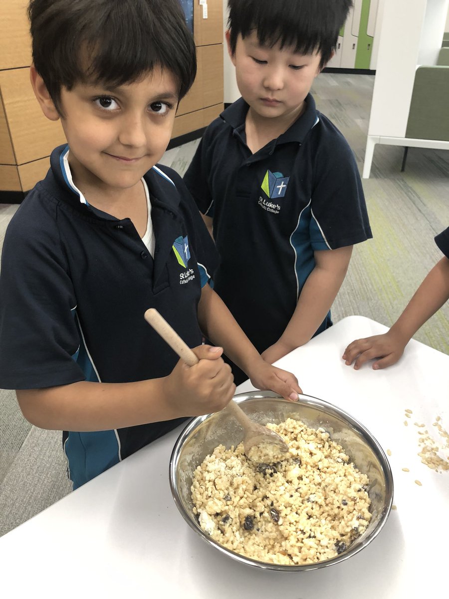 ashuagg68's tweet photo. Activities Club - smiles all around as students cooked ‘White Christmas’ with Mrs Atkins. @atkinsjulie44 @EPettenon @StLukesMP #Activitiesclubisfun #createpillar https://t.co/CbZWMln43E