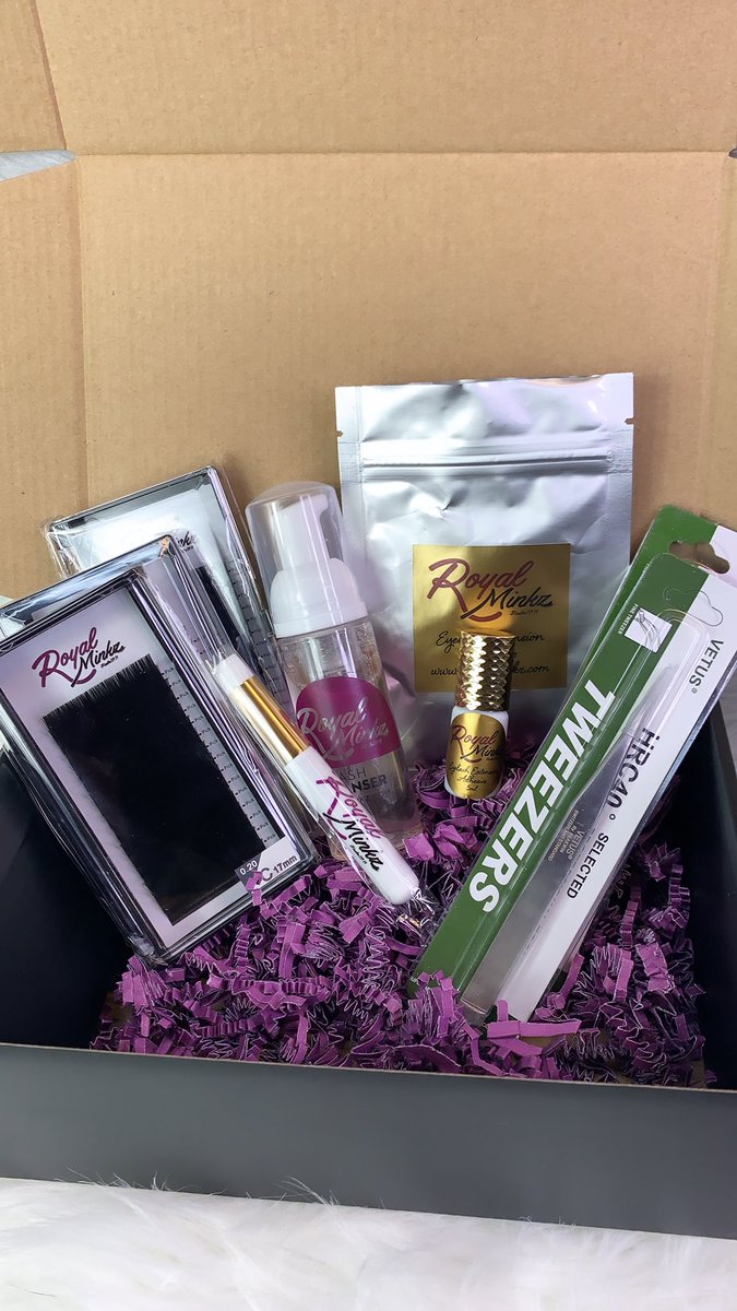 RoyalBeauti_'s tweet photo. ONE DAY ONLY
❗️November 29, 2019❗️
Black Friday Lash Box 
Our lash boxes includes:
✨3 Lash Trays of your choice
✨Our Long Lasting Lash Extension Adhesive
✨Curved&amp;Straight Tweezers
✨Lash Cleanser

All for $50‼️‼️
Purchase online only at https://t.co/ujh3E42B27 https://t.co/NBGh6o37xJ