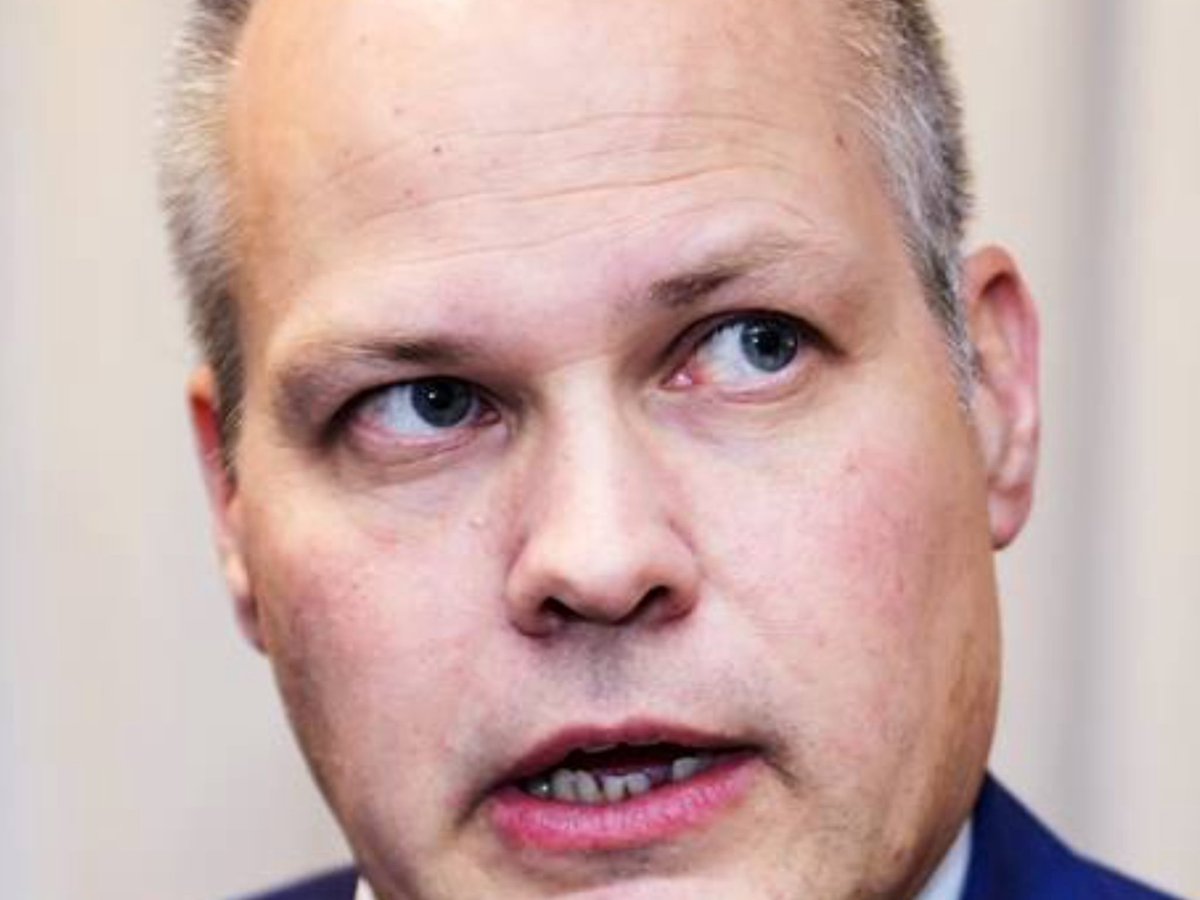HelenVonPost's tweet photo. Skitstöveln Lindström tillhör den otäcka drös av ”journalister”, som inte har någon annan uppgift än att slicka makten.
En falskspelare apterad endast med syftet, att framföra förnuftsvidriga resonemang och påståenden.
PK-goja från morgon till kväll. https://t.co/E6ak574XA0