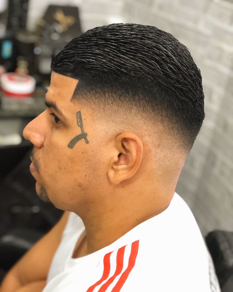 mdbarbeiros's tweet photo. via instagram @lua_bandeiraa: "corte feito no @caiodoscortes_"🙅‍♂💈 https://t.co/96H0HOBije