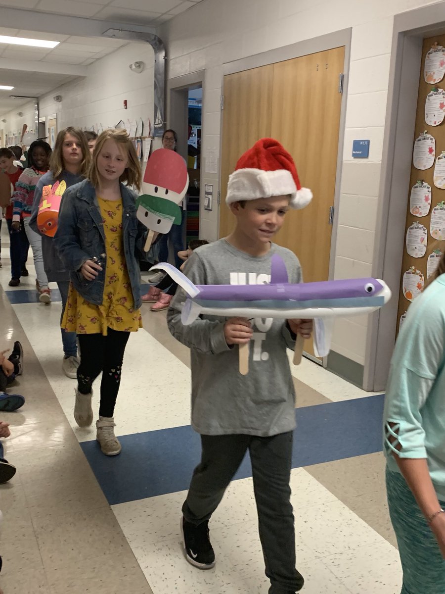 HarborViewES's tweet photo. Here are some pictures from the balloon parade! π#balloonsoverbroadway #harborviewes @tillman_jenn https://t.co/KUhd6l0opZ