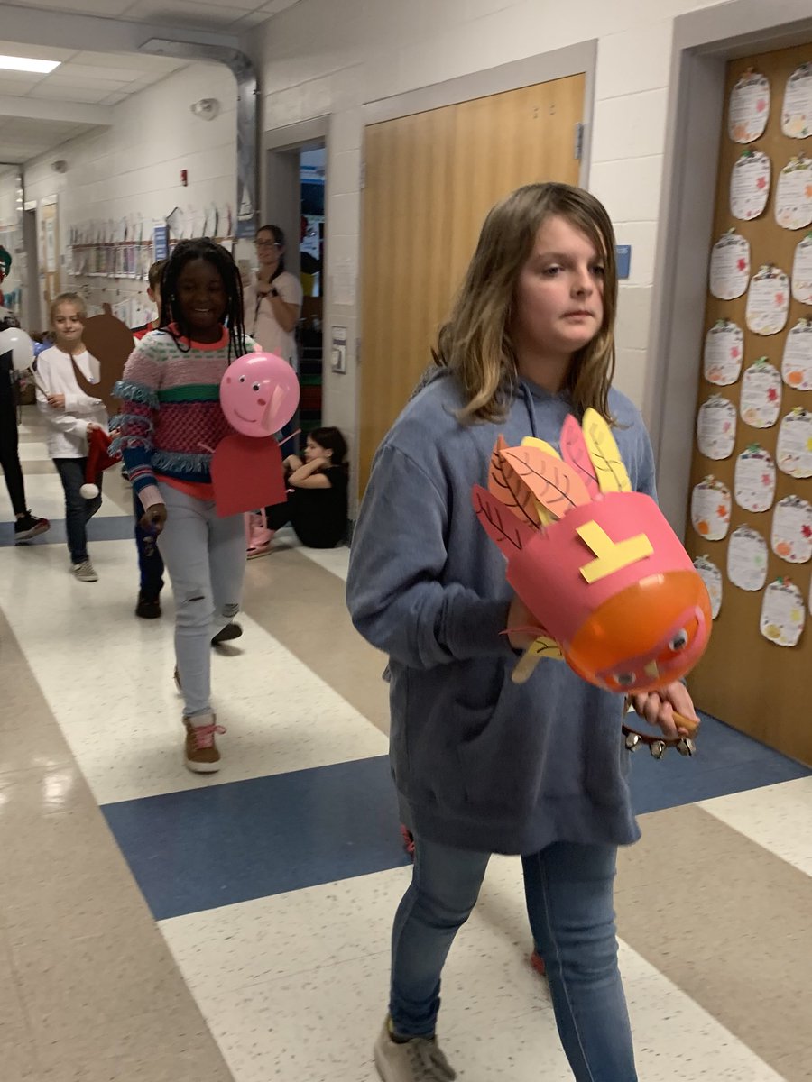 HarborViewES's tweet photo. Here are some pictures from the balloon parade! π#balloonsoverbroadway #harborviewes @tillman_jenn https://t.co/KUhd6l0opZ