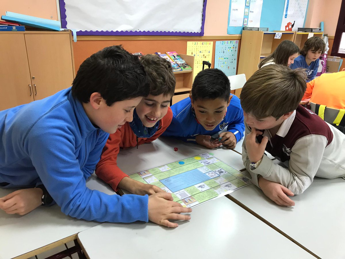 cpb_ileonor's tweet photo. En 4º de Primaria repasamos contenidos de lengua y mate a través de estaciones de trabajo. ¡Nos divertimos y aprendemos en Equipo! Fomentando el aprendizaje cooperativo @cineticaeduca https://t.co/QVumNxQpTM