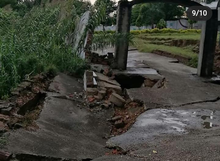 #MirpurEarthquake due to recent earthquake Mirpur AJK got effected very badly. Team #aghaazenoo decided to visit the place & took gallons of clean water along since there's a shortage.
Thank you to the government & AJK police for providing us with full security #communitywelfare